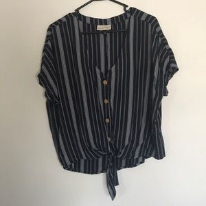 Universals Thread front tie top